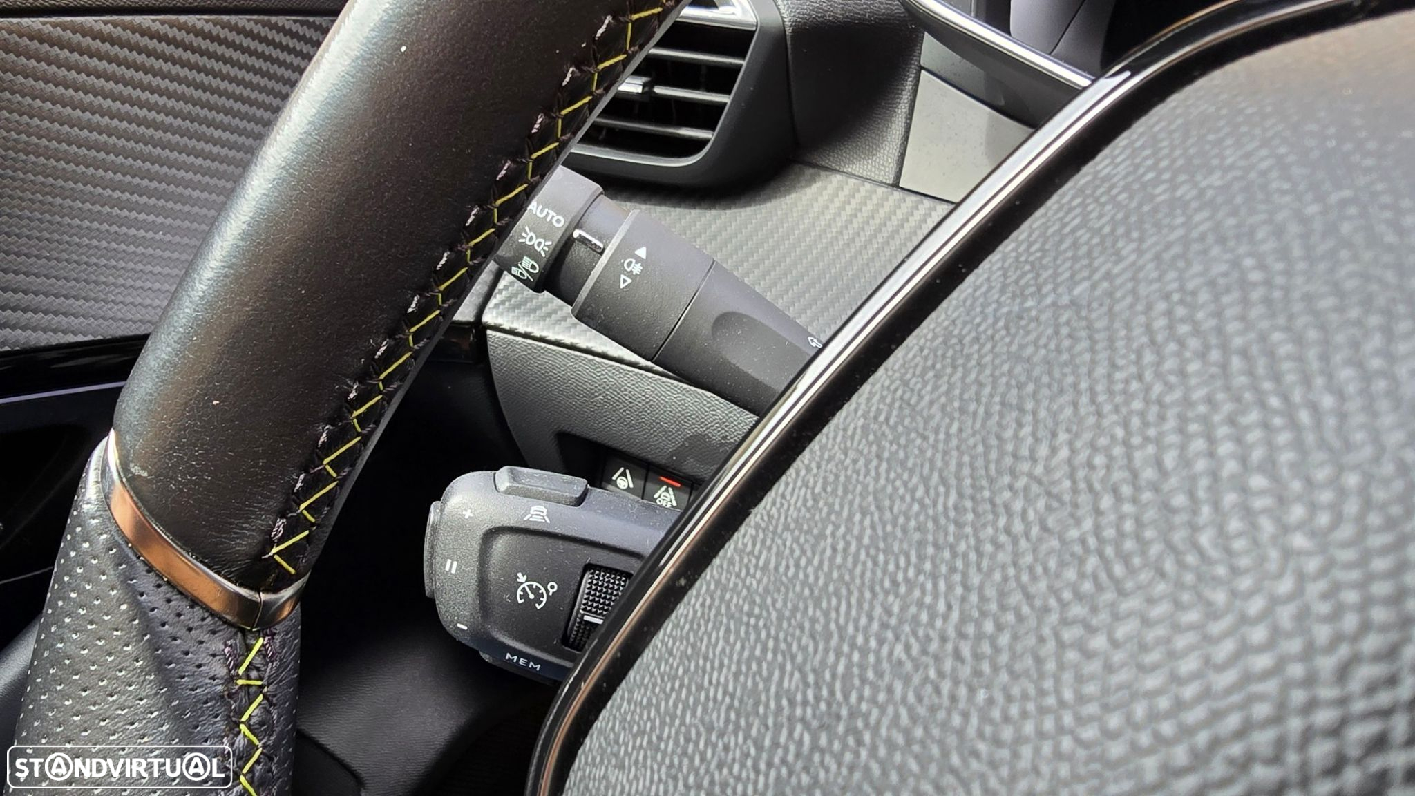 Peugeot e-208 GT - 15