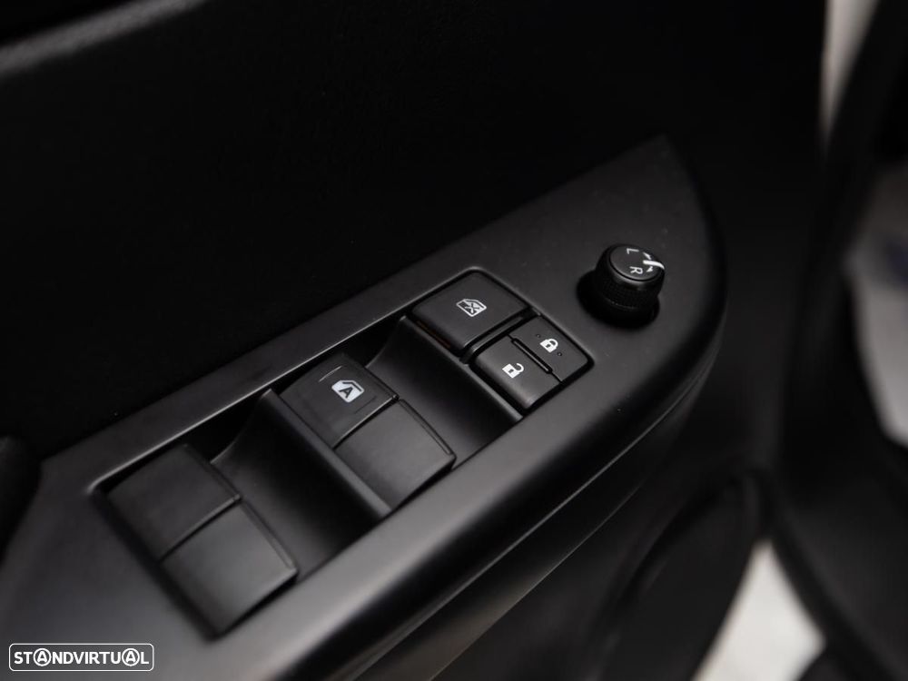 Toyota Hilux 2.4 D-4D 4WD DOUBLE CAB c/IVA - 12