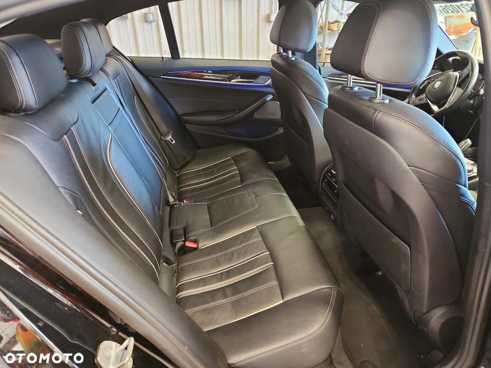 BMW Seria 5 540i xDrive - 11