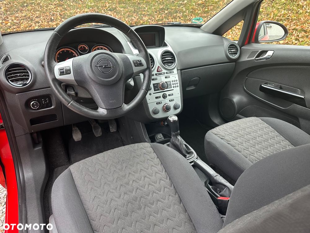 Opel Corsa 1.4 16V Edition - 4