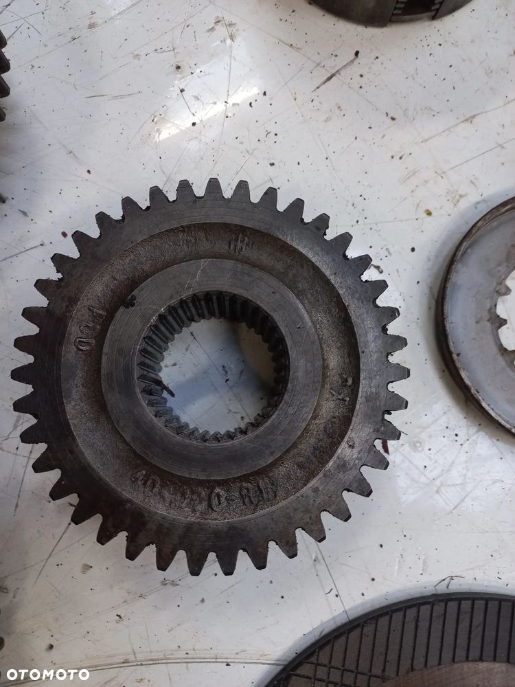 Części skrzyni case 4230,4240,3210,5905,855,495,995,795,695,wałek,kosz,rewers mechaniczny,404091R1,398270R3,1342559C1,2773382R1,CKC60366,synchronizator,65793c5,65793c4,c2,c3,c1,transmission,gear,shaft,70017c1, - 21