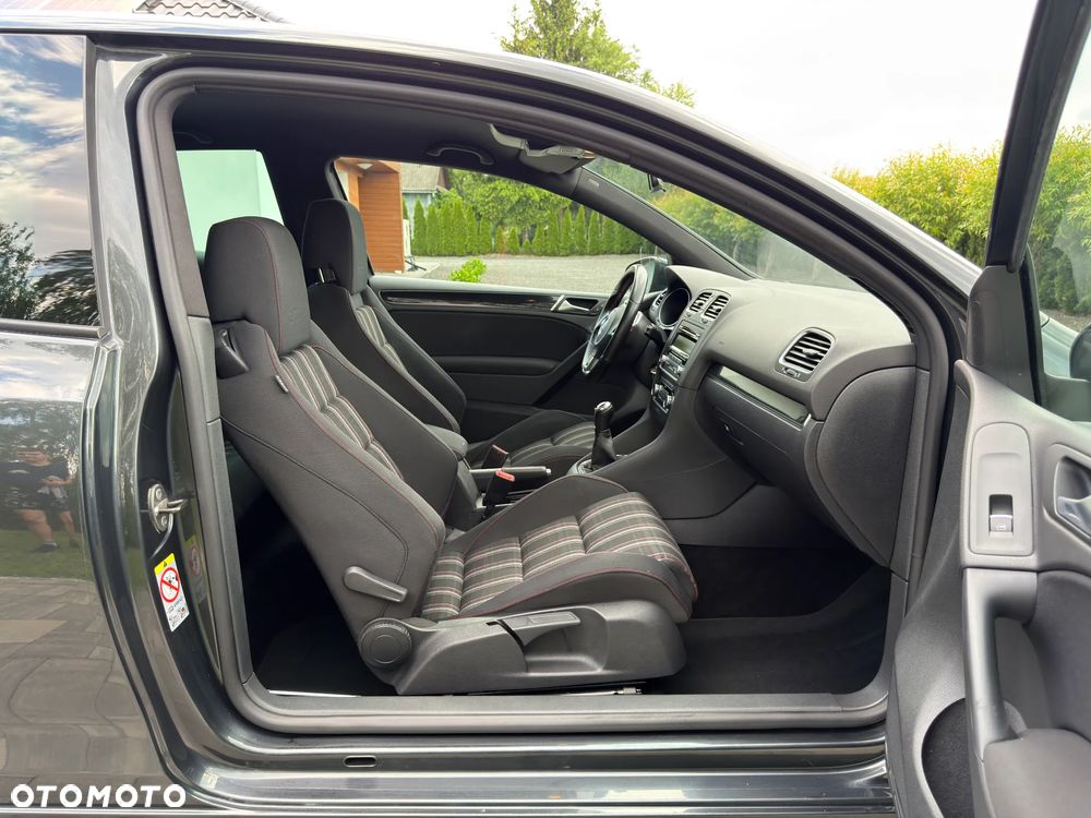 Volkswagen Golf 2.0 GTI - 36