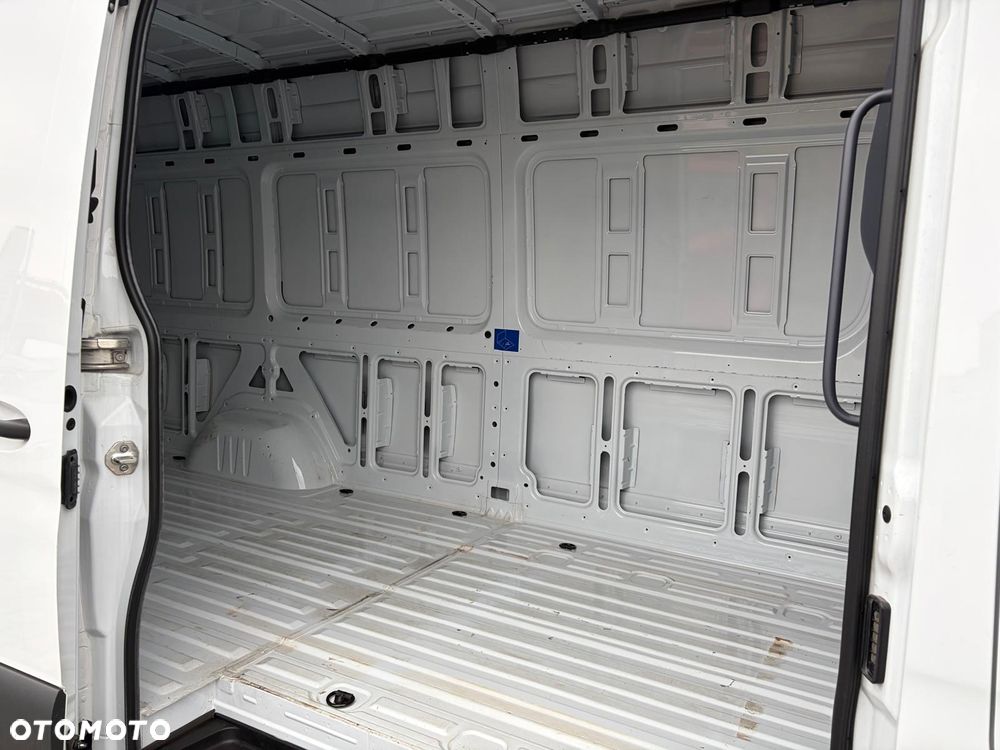 Mercedes-Benz Sprinter L4H2 - 9