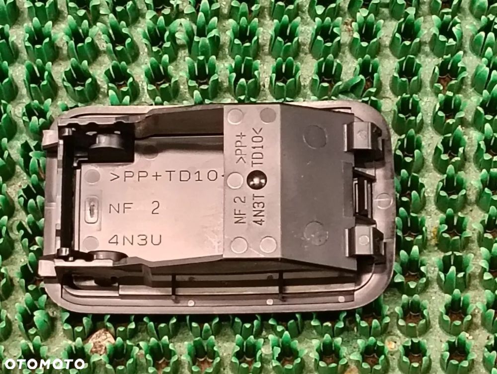 TOYOTA CAMRY 19-24r Zaślepka Zapięcia Isofix - 2