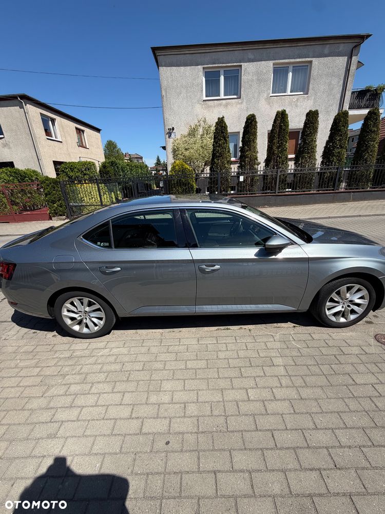 Skoda Superb 2.0 TDI Ambition - 4