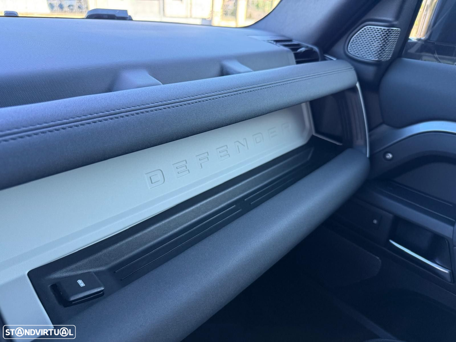 Land Rover Defender 110 D250 X-Dynamic HSE - 48