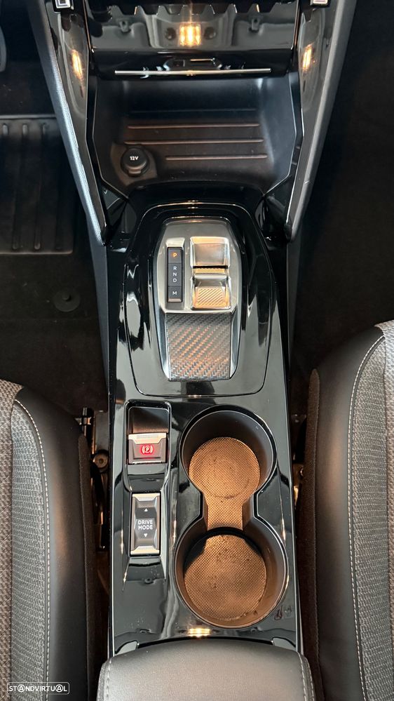 Peugeot 208 1.2 Hybrid Allure e-DCS6 - 11