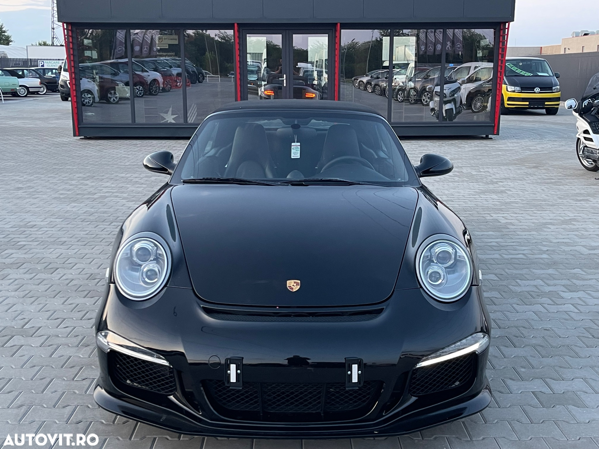 Porsche 911 Carrera 4 GTS PDK - 8