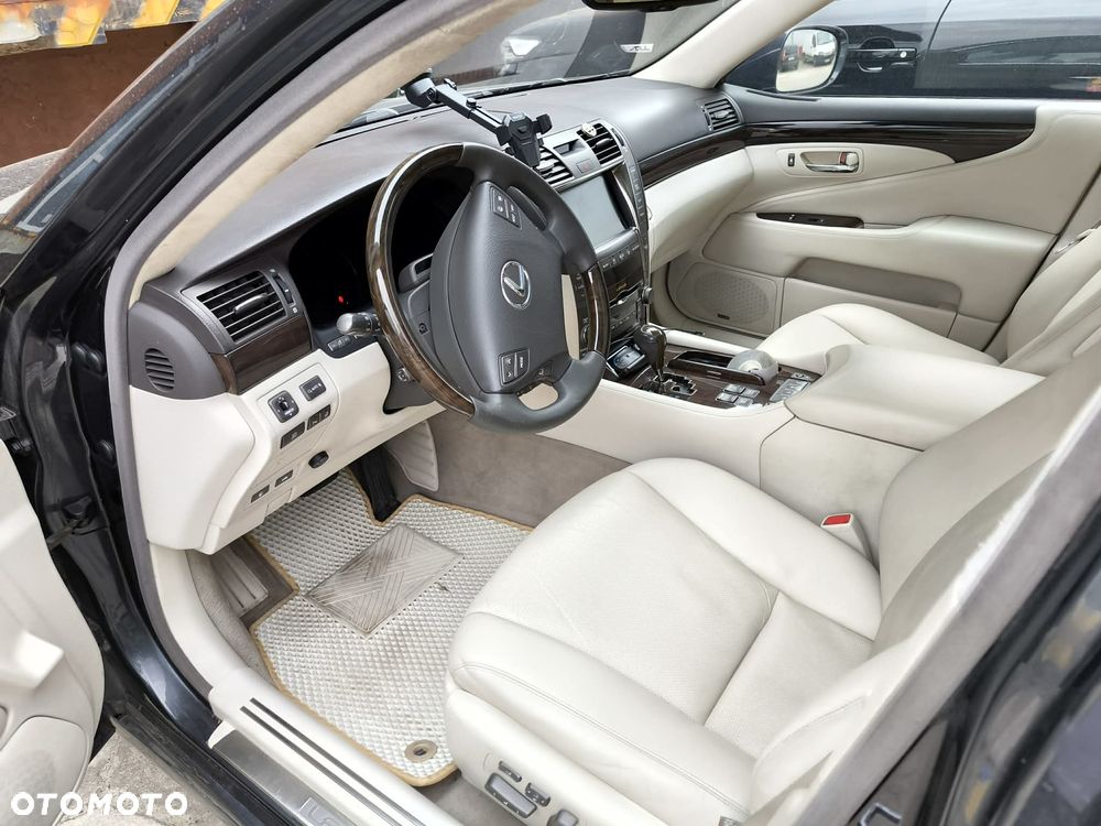 Lexus LS - 14