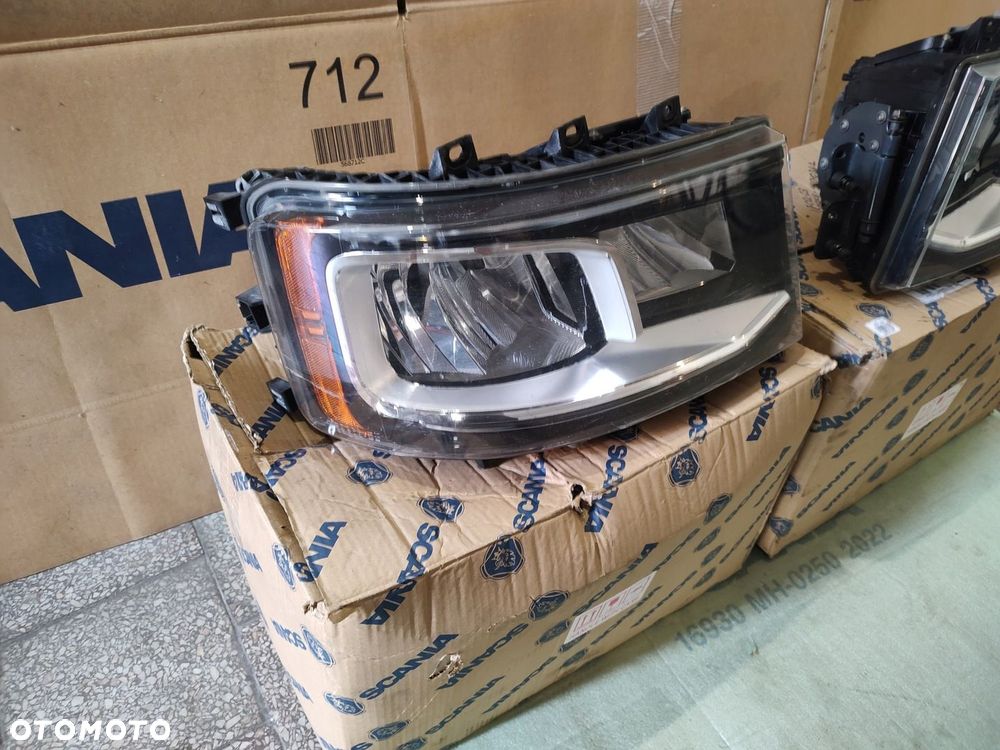 REFLEKTOR LAMPA SCANIA LED 2655849 PRAWA - 2