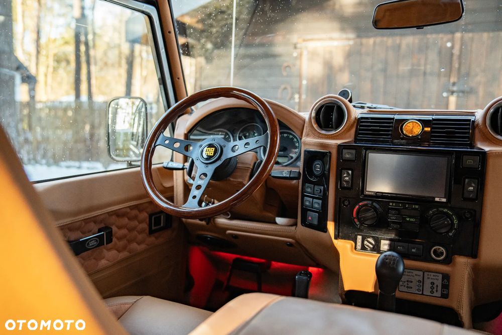 Land Rover Defender 90 Station Wagon SVX - 22