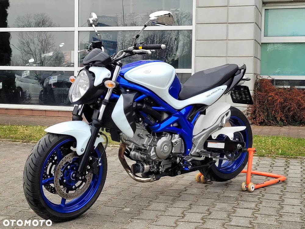 Suzuki Gladius - 2