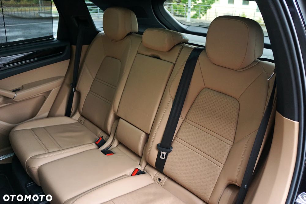Porsche Cayenne Standard - 21