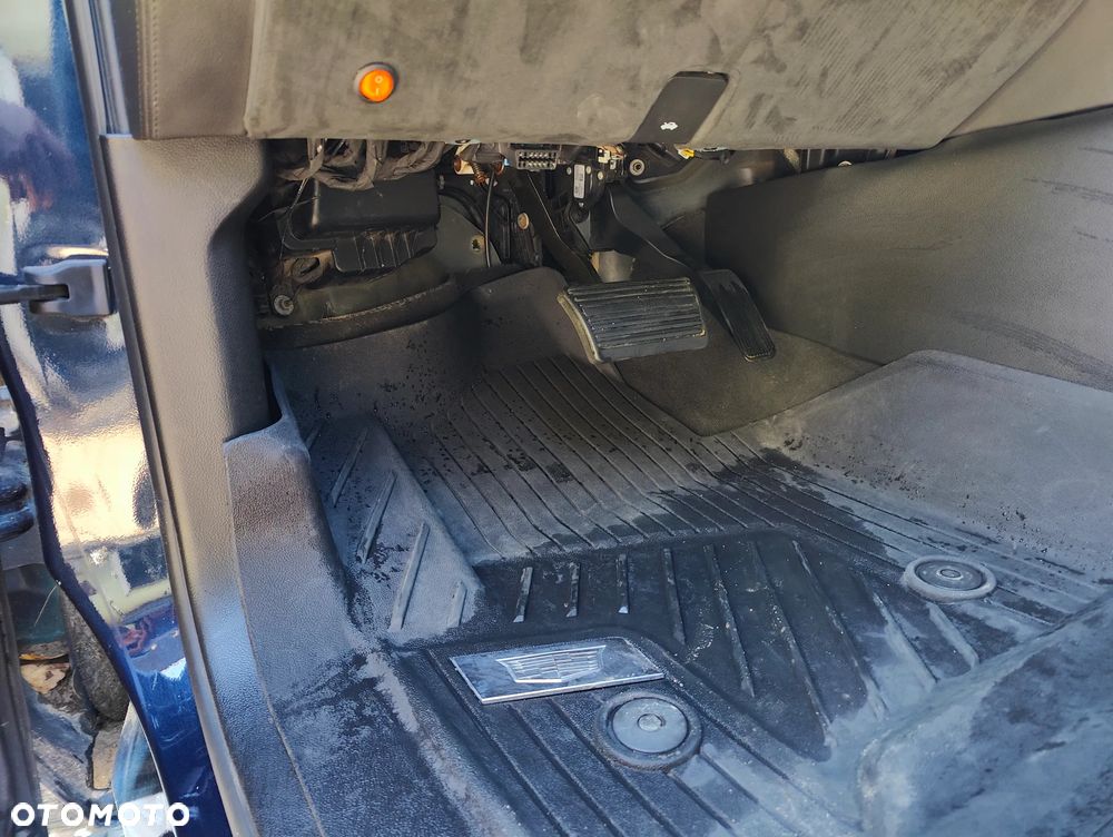 Cadillac Escalade - 24