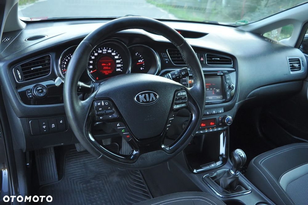 Kia Ceed 1.6 GDI Platinum Edition - 19