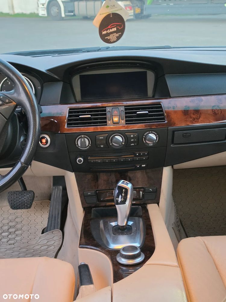 BMW Seria 5 525d - 11