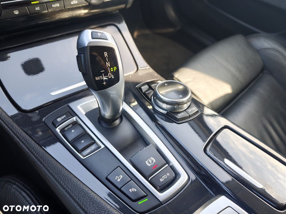 BMW Seria 5 530d xDrive - 34