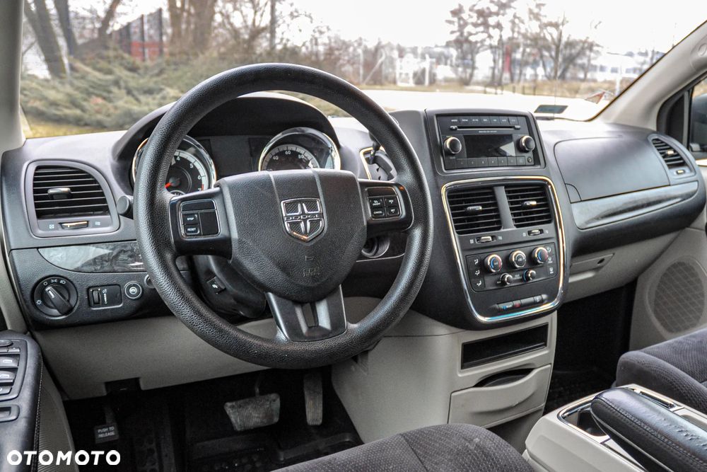 Dodge Grand Caravan - 9