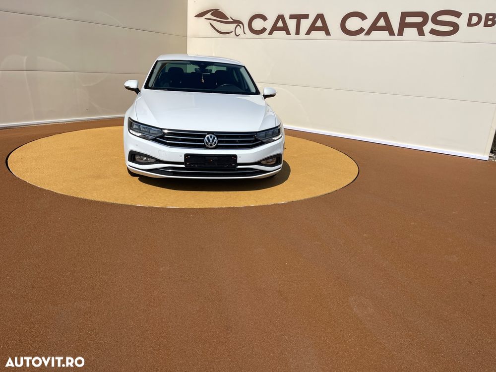 Volkswagen Passat - 1