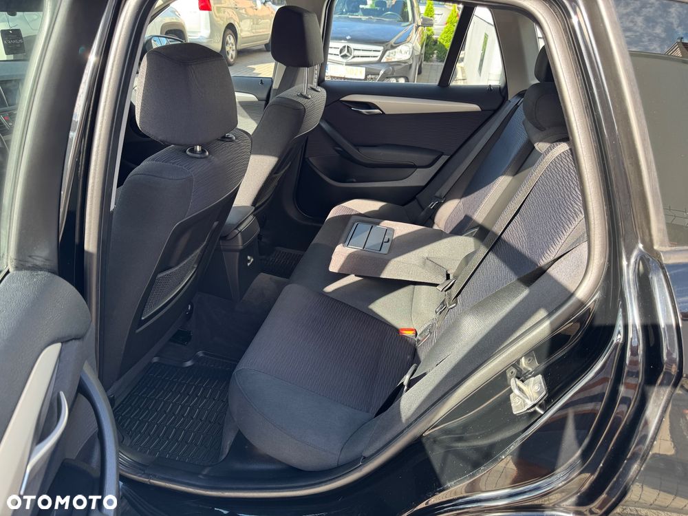 BMW X1 sDrive18d xLine - 32