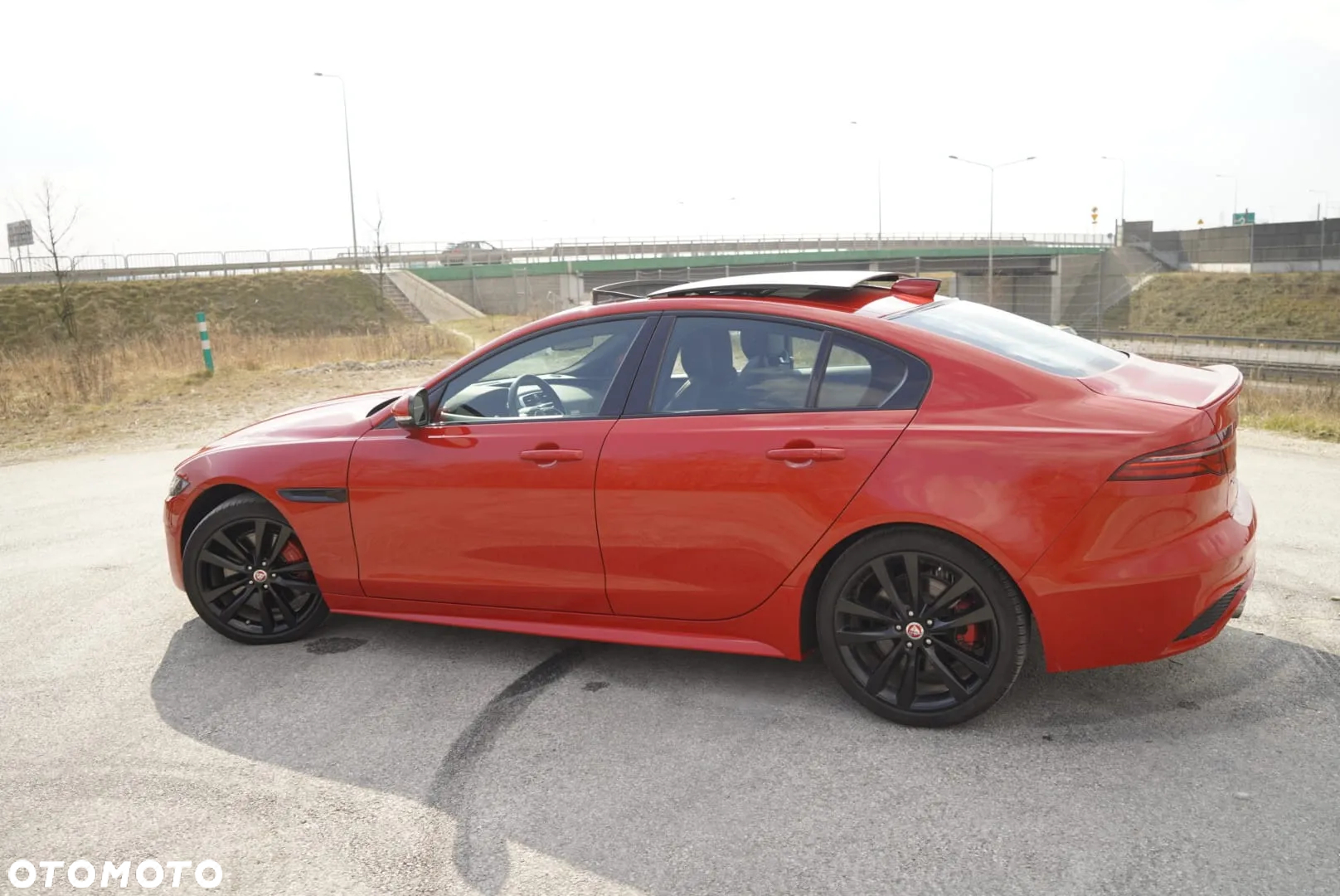 Jaguar XE 2.0 P300 AWD R-Dynamic S - 2