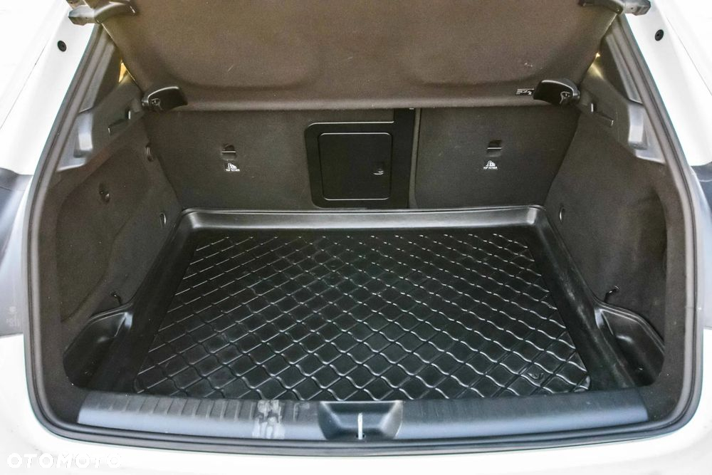 Mercedes-Benz GLA 200 7G-DCT - 38