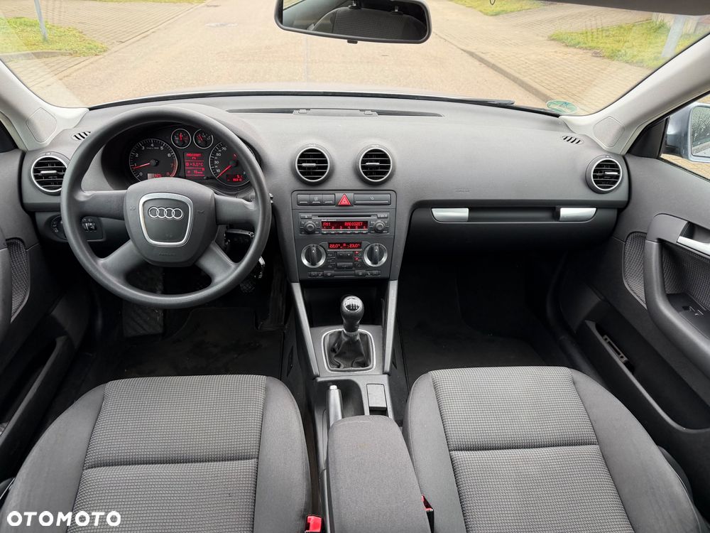 Audi A3 Sportback 1.6 FSI Ambiente - 22