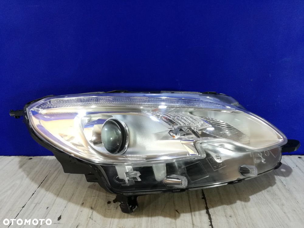 Peugeot 2008 lampa reflektor przód prawa Anglik 13/16 - 1