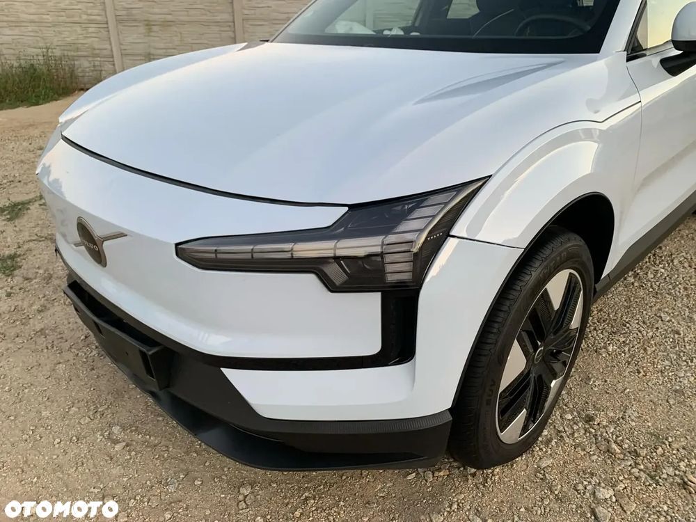 Volvo EX30 Single Motor Extended Range RWD Core - 23