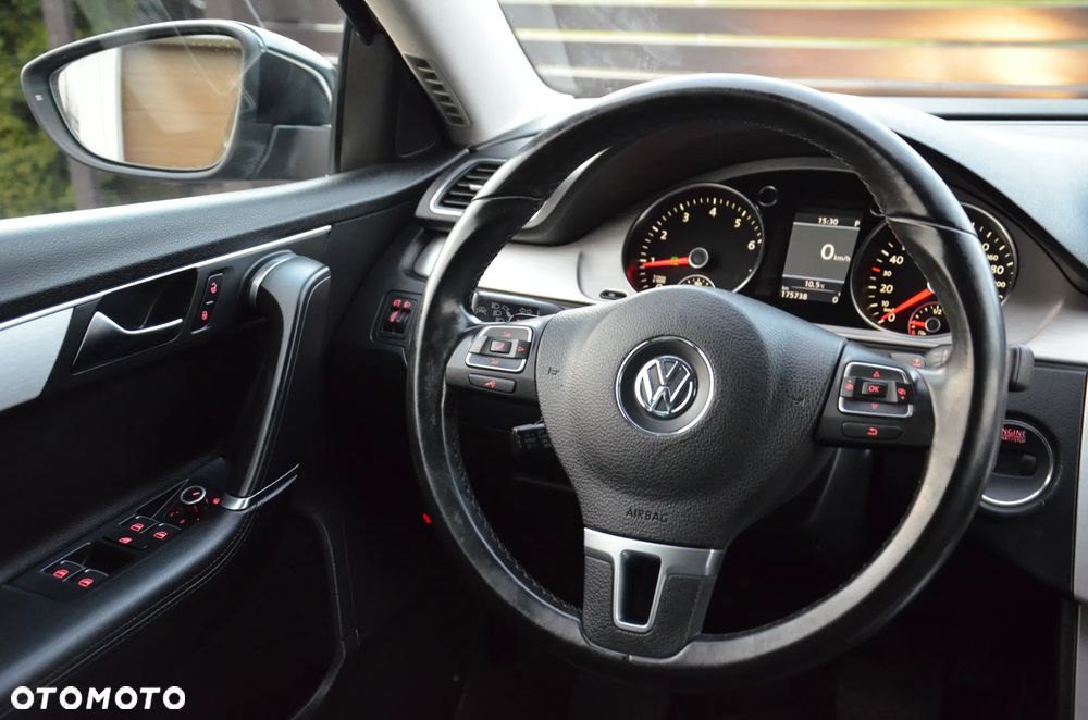 Volkswagen Passat 1.8 TSI DSG Highline - 26