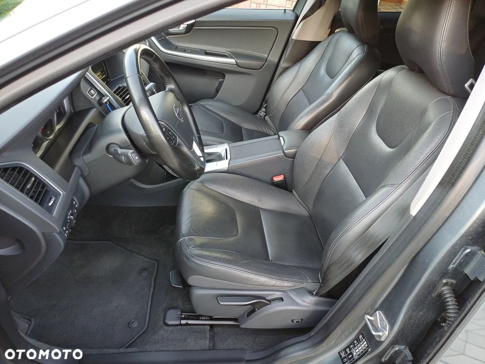 Volvo XC 60 D3 Geartronic Momentum - 22