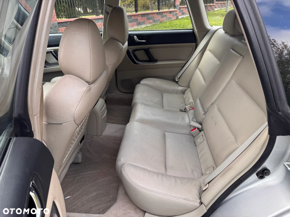 Subaru Legacy - 26