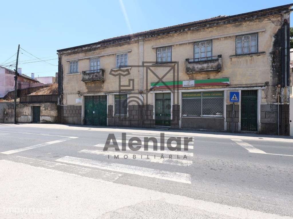 Prédio em Propriedade Total para Investimento no Centro de Alenquer - Grande imagem: 3/36