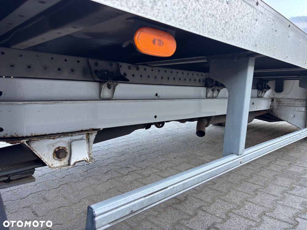 Mercedes-Benz Sprinter - 11