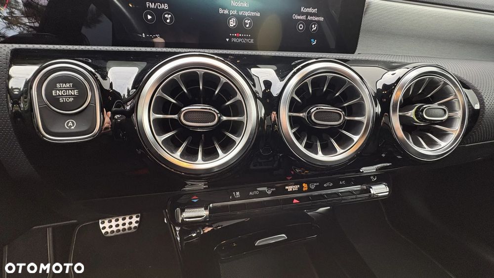 Mercedes-Benz Klasa A 180 AMG Line 7G-DCT - 14