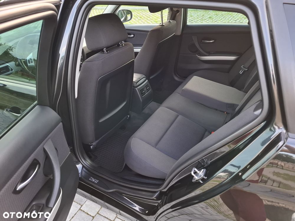 BMW Seria 3 318i - 14