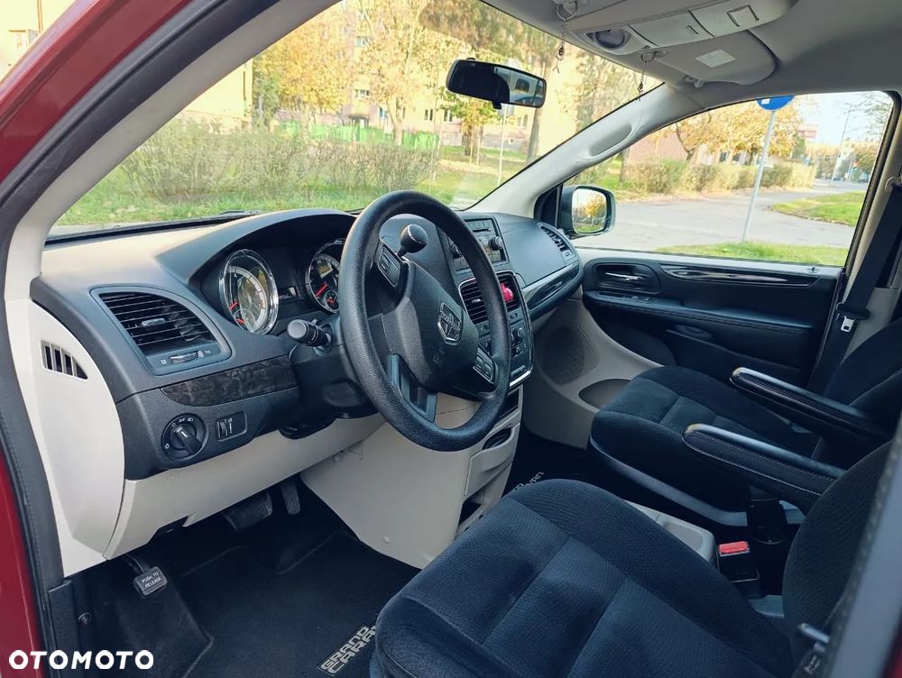 Dodge Grand Caravan - 5