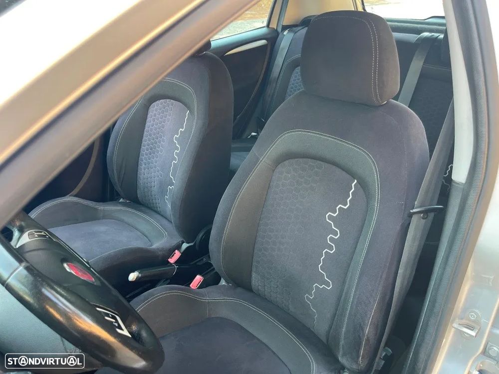 Fiat Punto 1.3 M-Jet Lounge S&S - 25