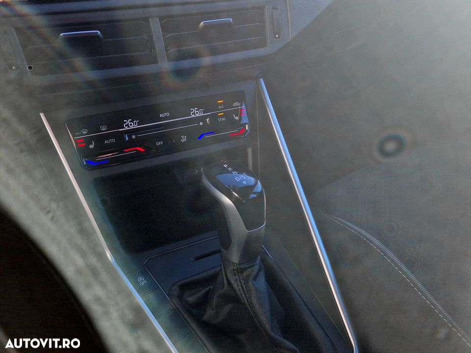 Volkswagen Polo 1.0 TSI DSG Life - 17