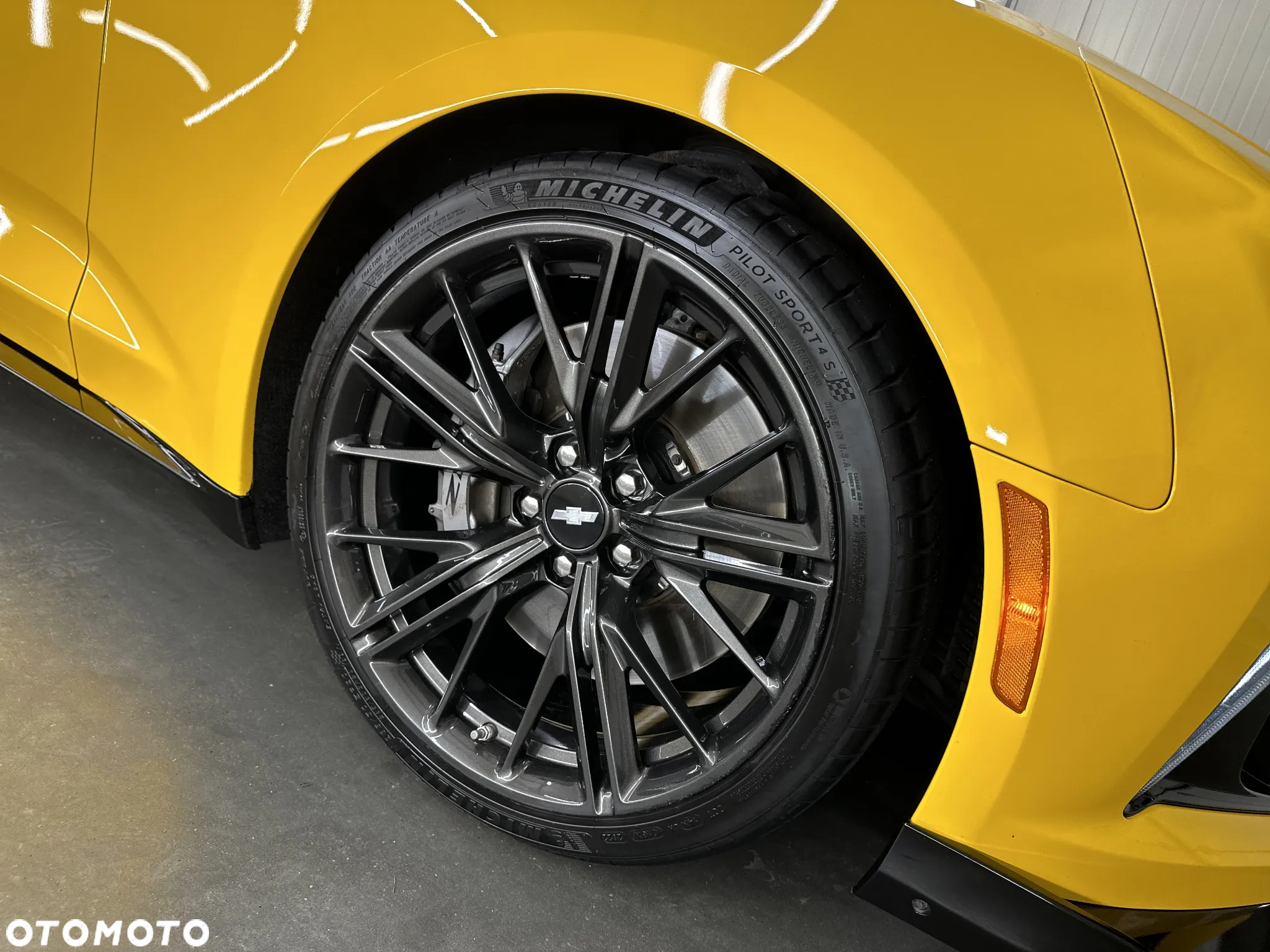 Chevrolet Camaro - 13