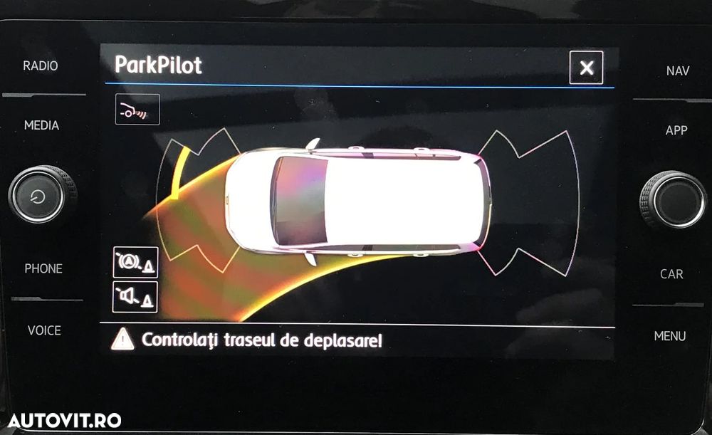 Volkswagen Touran 2.0 TDI SCR DSG Trendline - 26