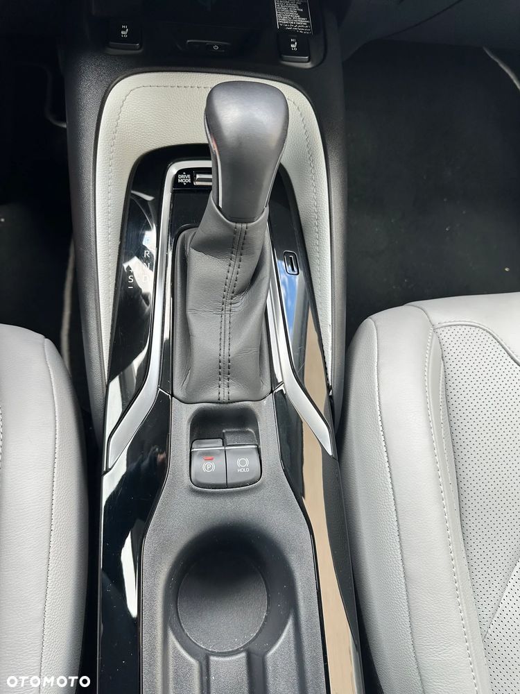 Toyota Corolla 2.0 Hybrid Executive - 18