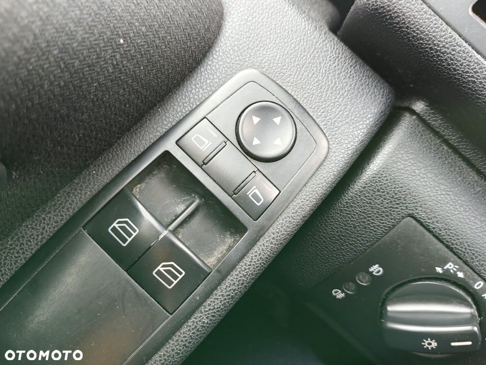 Mercedes-Benz Klasa A 160 CDI Elegance DPF - 17