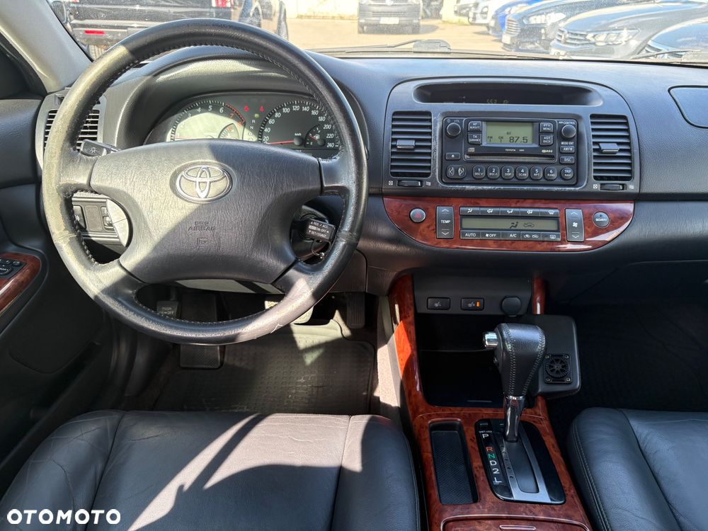 Toyota Camry - 11
