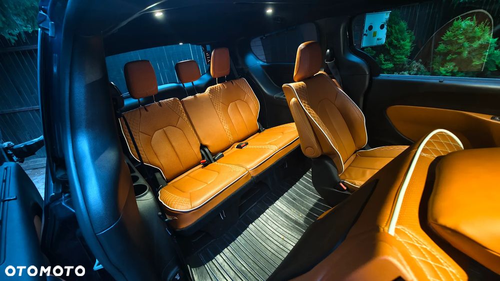 Chrysler Pacifica - 4