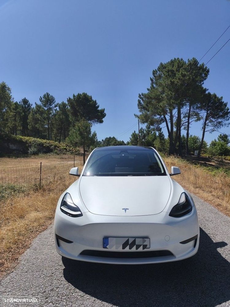 Tesla Model Y — fotografia 2
