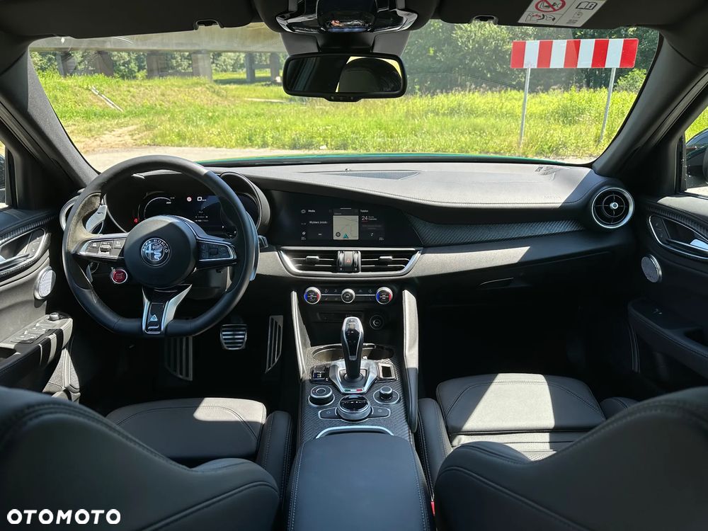 Alfa Romeo Giulia - 10