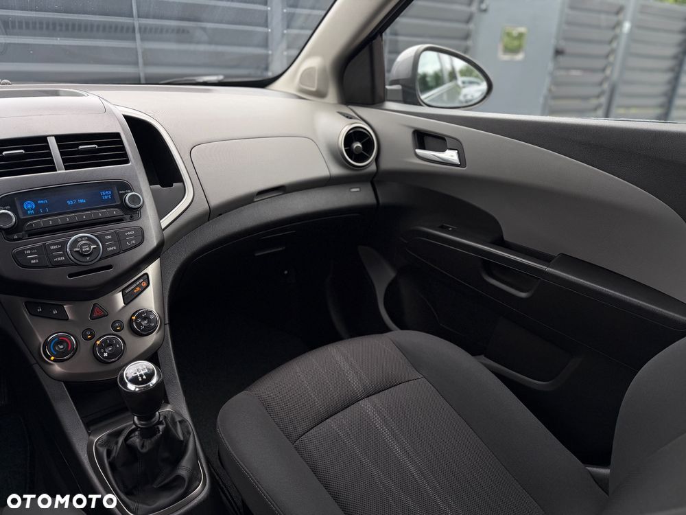 Chevrolet Aveo 1.6 LTZ - 16