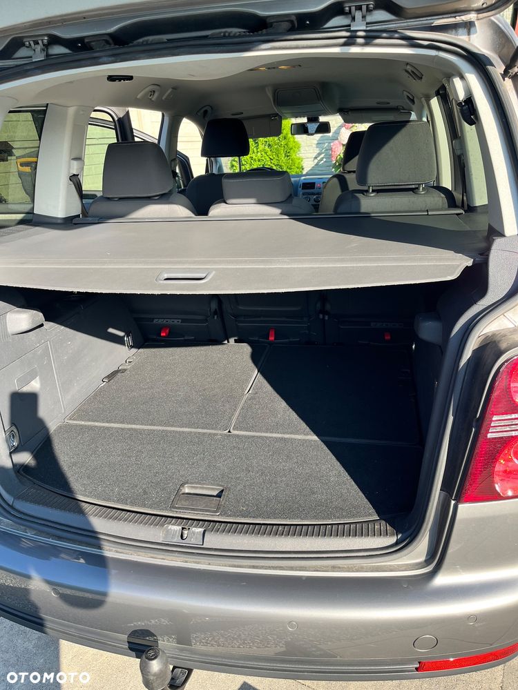 Volkswagen Touran - 9