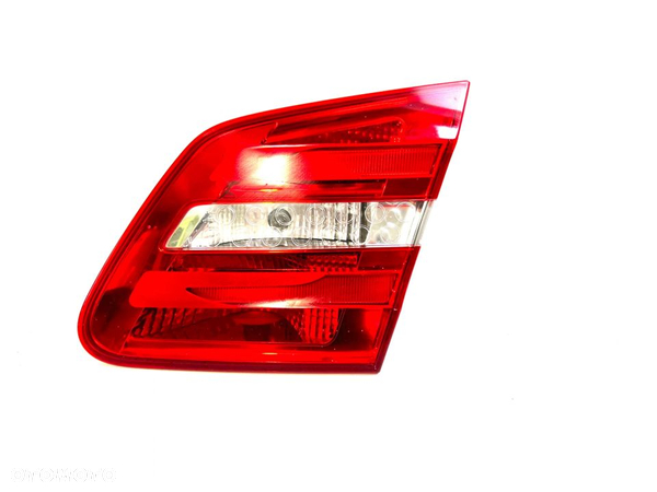 Mercedes B-klasa II 2 11-18 w246 lampa prawa w klapę led A2469066400